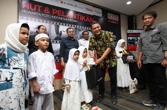 xl-axiata-dan-pewarta-foto-bantu-sosial Aksi Sosial XL Axiata dan Komunitas Jurnalis Medan: Donor Darah dan Santunan Yatim Duafa