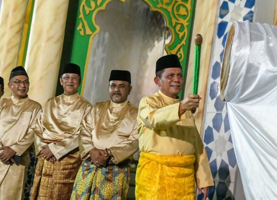 Gubernur Ansar Buka MTQ ke XVI Tingkat Kabupaten Karimun, Ajak Masyarakat Pedomani Nilai Alquran Gubernur Ansar Buka MTQ ke XVI Tingkat Kabupaten Karimun, Ajak Masyarakat Pedomani Nilai Alquran