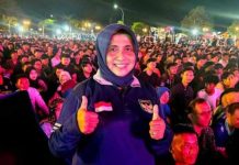 Hj. Rahma, Mantan Walikota Tanjungpinang Gelar Nobar Seru Timnas Indonesia di Kuliner Melayu Square Hj. Rahma, Mantan Walikota Tanjungpinang Gelar Nobar Seru Timnas Indonesia di Kuliner Melayu Square