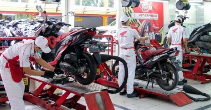 Ilustrasi servis motor Honda