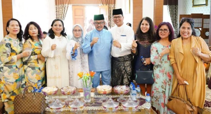 Rayakan Idul Fitri 1445 H, Jefridin dan Keluarga Gelar Open House di Tiban