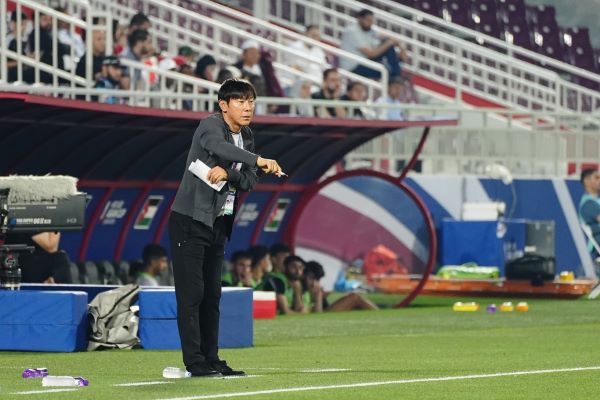 Terima Kasih Coach Shin Tae-yong- Indonesia Bersatu karena Sepak Bola Terima Kasih Coach Shin Tae-yong: Indonesia Bersatu karena Sepak Bola