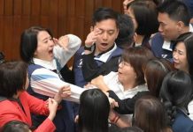 Adu Jotos di Parlemen Taiwan: Perselisihan Sengit Terkait Reformasi Adu Jotos di Parlemen Taiwan: Perselisihan Sengit Terkait Reformasi