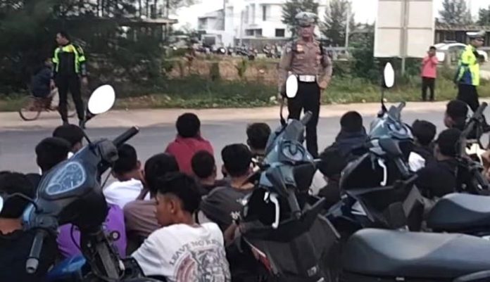 Aksi Balap Liar di Bengkong Diamankan Polisi- 40 Lebih Motor Disita Aksi Balap Liar di Bengkong Diamankan Polisi: 40 Lebih Motor Disita