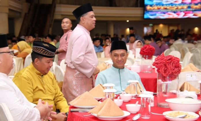 Anggota DPRD Batam Aman SPd Sapa Kafilah di Malam Taaruf MTQH Kepri X