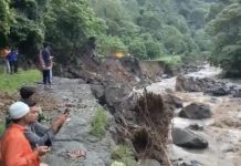 Bencana Alam Landa Sumbar: Akses Jalan Terputus, Kota Padang Terisolasi Bencana Alam Landa Sumbar: Akses Jalan Terputus, Kota Padang Terisolasi