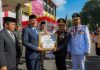 Bupati Pasaman Sabar AS Raih Penghargaan dari Gubernur Sumbar dalam Peringatan Hardiknas dan Hartoda 2024 Bupati Pasaman Sabar AS Raih Penghargaan dari Gubernur Sumbar dalam Peringatan Hardiknas dan Hartoda 2024