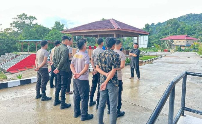 Cara Wakapolres Anambas Disiplinkan Personel Tertidur Waktu Piket dan Tidak Ibadah