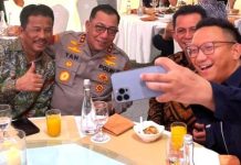 Hashim Pertemukan Tiga Kandidat Gubernur Kepri, Yan Fitri, Ansar dan Rudi dalam Satu Frame Hashim Pertemukan Tiga Kandidat Gubernur Kepri, Yan Fitri, Ansar dan Rudi dalam Satu Frame