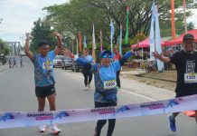 Seorang Stray cat Mengukir Prestasi Natuna Geopark Maraton Eva musyarofah (53) raih juara pertama kategori Geopark maraton putri dalam lomba lari Natuna Geopark Maraton 2024