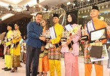Kabid Humas Polda Kepri Jadi Juri di Grand Final Pemilihan Duta Wisata Encik dan Puan Kota Batam 2024 Kabid Humas Polda Kepri Jadi Juri di Grand Final Pemilihan Duta Wisata Encik dan Puan Kota Batam 2024