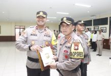 Kapolsek Batu Ampar Raih Penghargaan Polsek Terbaik dari Kapolresta Barelang untuk Ketiga Kalinya Berturut-turut Kapolsek Batu Ampar Raih Penghargaan Polsek Terbaik dari Kapolresta Barelang untuk Ketiga Kalinya Berturut-turut