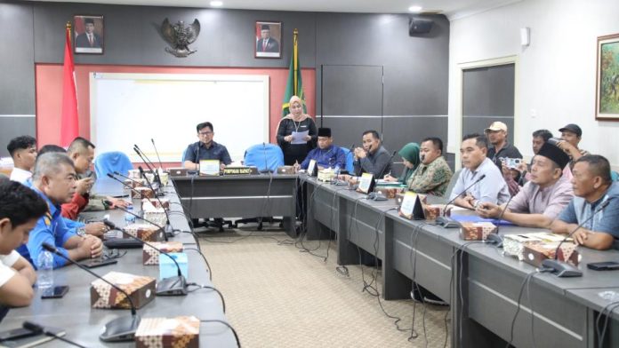 Ketua DPRD Batam Nuryanto Pimpin RDPU Jalan Tembesi Tower