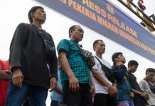 Nasib Tragis Belasan Pekerja Migran Ilegal: Diturunkan di Tengah Laut dan Disuruh Berenang ke Pulau Kosong Nasib Tragis Belasan Pekerja Migran Ilegal: Diturunkan di Tengah Laut dan Disuruh Berenang ke Pulau Kosong