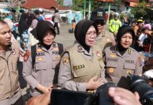 Pakor Polwan RI Brigjen Pol Desy Andriani Kunjungi Posko Bencana di Bukit Batabuah Agam Pakor Polwan RI Brigjen Pol Desy Andriani Kunjungi Posko Bencana di Bukit Batabuah Agam