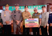 Pemkab Pasaman Peduli: Bupati Sabar AS Antarkan Bantuan Ke Agam dan Tanah Datar Pemkab Pasaman Peduli: Bupati Sabar AS Antarkan Bantuan Ke Agam dan Tanah Datar