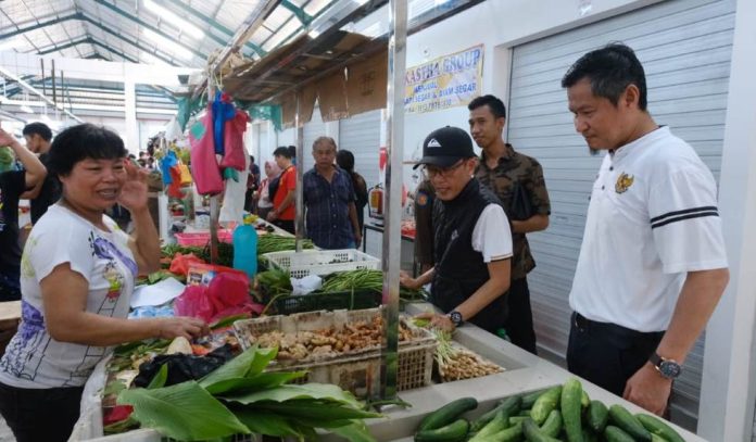 Pemko Tanjungpinang Gelar Senam dan Bagikan Voucher Belanja di Pasar Encik Puan Perak Pemko Tanjungpinang Gelar Senam dan Bagikan Voucher Belanja di Pasar Encik Puan Perak