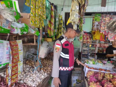 Polsek Palmatak Tingkatkan Patroli di Pusat Ekonomi untuk Cegah Kriminalitas Polsek Palmatak Tingkatkan Patroli di Pusat Ekonomi untuk Cegah Kriminalitas