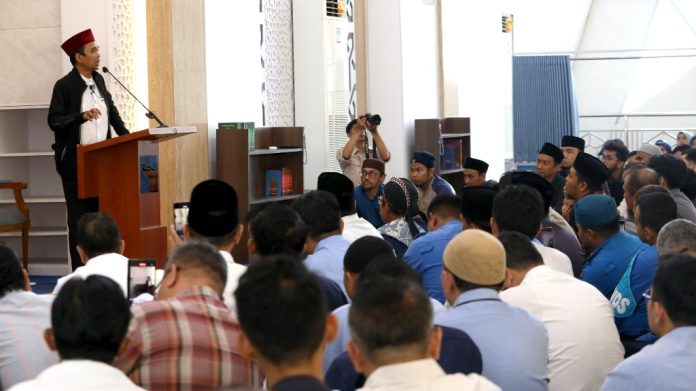 Tausiyah di BP Batam, UAS Ajak Jemaah Laksanakan