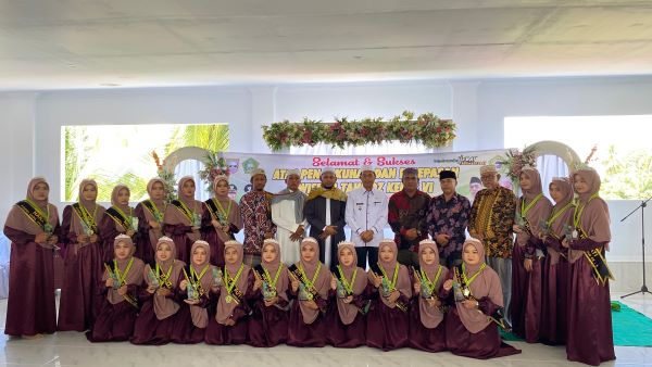 Wabup Risnawanto Hadiri Pelepasan Wisuda Kelas XII di Pondok Pesantren Darul Hadist Wabup Risnawanto Hadiri Pelepasan Wisuda Kelas XII di Pondok Pesantren Darul Hadist