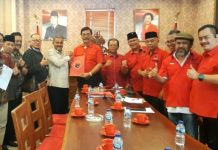 Aunur Rafiq Mendaftarkan Diri sebagai Bakal Calon Wakil Gubernur Kepri melalui PDIP mengembalikan berkas formulir pendaftaran sebagai calon Wakil Gubernur Provinsi Kepri