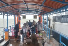 Antusias Penumpang Tetap Tinggi di Pelabuhan Sri Bintan Pura Tanjungpinang Meski Cuaca Buruk Antusias Penumpang Tetap Tinggi di Pelabuhan Sri Bintan Pura Tanjungpinang Meski Cuaca Buruk