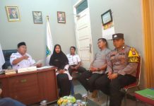Bhabinkamtibmas dan Kepala Desa Tarempa Barat Daya Menggelar Mediasi Sengketa Tanah Bhabinkamtibmas dan Kepala Desa Tarempa Barat Daya Menggelar Mediasi Sengketa Tanah