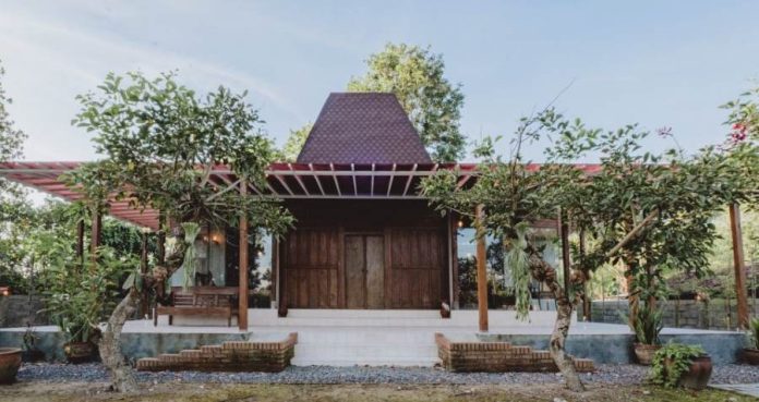 Exploring Rumah Joglo Exploring Rumah Joglo