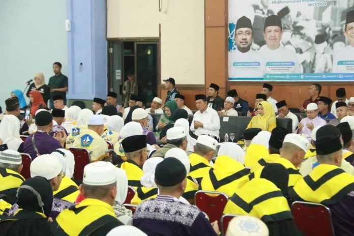 kedatangan 61 jemaah haji asal Natuna saat tiba di Kota Batam.