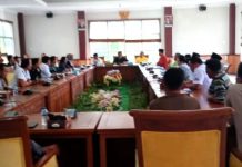 Komisi IV DPRD Batam Terima Keluhan Buruh Pulau Bulan Terkait PHK Sepihak oleh PT Indo Tirta Suaka Komisi IV DPRD Batam Terima Keluhan Buruh Pulau Bulan Terkait PHK Sepihak oleh PT Indo Tirta Suaka