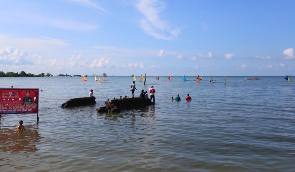 Perlombaan Perahu Layar Jong Kapolda Kepri Cup