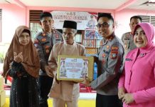 Sempena Hari Bhayangkara ke-78, Polres Bintan Salurkan Ratusan Paket Sembako Kepada Masyarakat Polres Bintan Salurkan Ratusan Paket Sembako Kepada Masyarakat