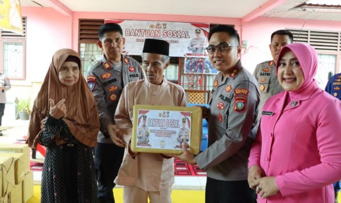 Polres Bintan Salurkan Ratusan Paket Sembako Kepada Masyarakat