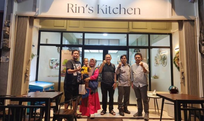 RIN’S KITCHEN Hadir di Ruko Greenland, Dikenal Karena Aneka Kue, Bakmi dan Sop Buntut RIN’S KITCHEN Hadir di Ruko Greenland, Dikenal Karena Aneka Kue, Bakmi dan Sop Buntut