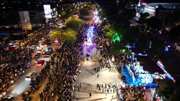 Ribuan Masyarakat Saksikan Pawai Takbir Idul Adha 1445 H Tingkat Kota Batam