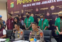 Sosok Wanita Tertangkap Konsumsi Sabu Bersama Musisi Virgoun Sosok Wanita Tertangkap Konsumsi Sabu Bersama Musisi Virgoun