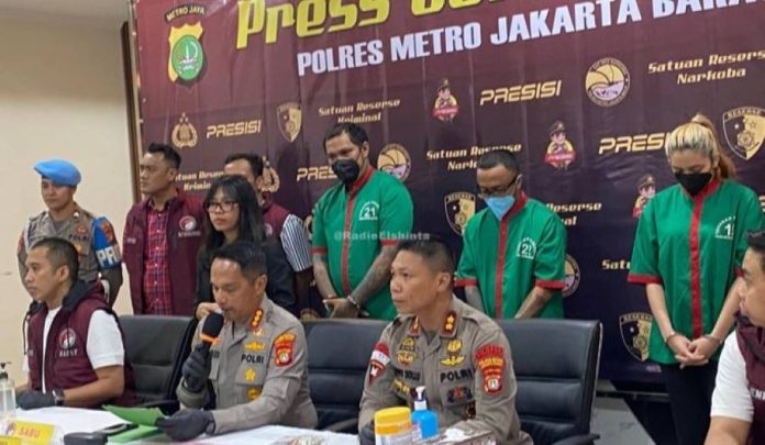 Sosok Wanita Tertangkap Konsumsi Sabu Bersama Musisi Virgoun