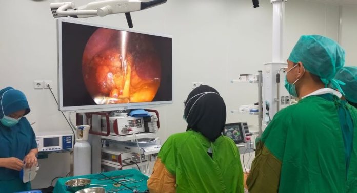 Tim Dokter RSUD RAT Sukses Gelar Operasi Perdana Laparoskopi Kista Ginjal Tim Dokter RSUD RAT Sukses Gelar Operasi Perdana Laparoskopi Kista Ginjal