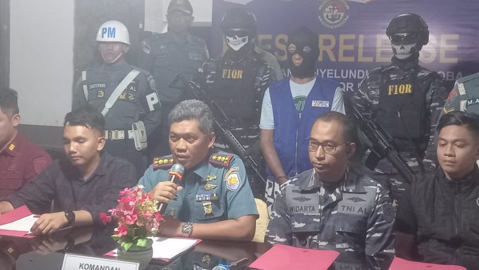 Tim Satgas TNI AL Bersama F1QR Lanal Bintan Berhasil Tangkap Pelaku Peyeludupan Narkoba Tim Satgas TNI AL Bersama F1QR Lanal Bintan Berhasil Tangkap Pelaku Peyeludupan Narkoba