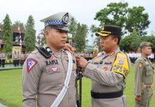 Apel Gelar Pasukan Operasi Patuh Singgalang 2024: Kapolres Pasaman Barat Ajak Masyarakat Tertib Berlalu Lintas Apel Gelar Pasukan Operasi Patuh Singgalang 2024: Kapolres Pasaman Barat Ajak Masyarakat Tertib Berlalu Lintas