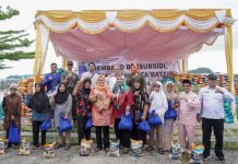 Apresiasi Program Pengendalian Inflasi, Marlin Agustina Bagikan Sembako hingga ke Pulau-pulau Apresiasi Program Pengendalian Inflasi, Marlin Agustina Bagikan Sembako hingga ke Pulau-pulau