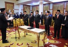 Gubernur Ansar Lantik Lima Anggota Komisi Informasi Provinsi Kepri Periode 2024-2028 Gubernur Ansar Lantik Lima Anggota Komisi Informasi Kepri