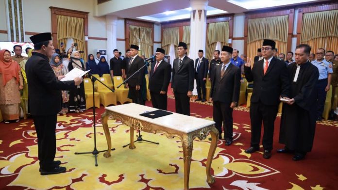 Gubernur Ansar Lantik Lima Anggota Komisi Informasi Kepri