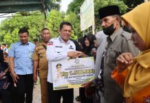 Gubernur Kepri Ansar Ahmad Salurkan Bantuan Rp3,13 Miliar untuk Masyarakat Desa Rejai Gubernur Kepri Ansar Ahmad Salurkan Bantuan Rp3,13 Miliar untuk Masyarakat Desa Rejai