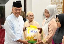 Wan Siswandi Santuni Anak Yatim dan Perhatikan Pembangunan Masjid semangat gotong royong, Aparatur Sipil Negara (ASN) Kabupaten Natuna berbagi sembako