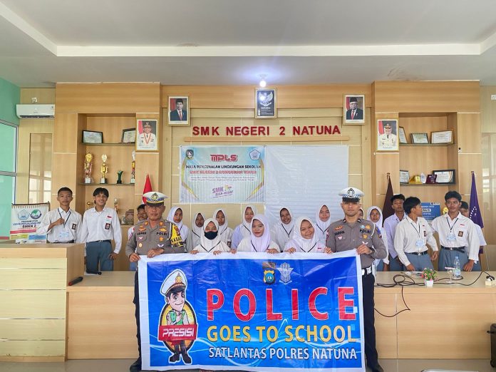 Police Go To School
