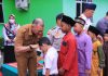 Lebih dari Sekadar Santunan: Wabup Natuna Sentuh Hati Anak Yatim Berbagi Cinta Berlimpah Berkah, Wakil Bupati Natuna bersama insan