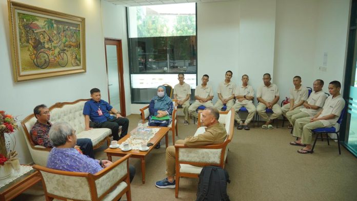 Diplomasi Indonesia Berhasil, Wabub Rodhial Jemput Delapan Nelayan Natuna