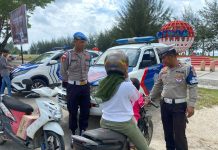 Lebih dari Sekadar Tilang, Polres Natuna Edukasi Pengendara dengan Sentuhan Humanis Terlihat para Petugas dari Polres Natuna Imam Nurahman turut sukseskan Operasi Patuh Seligi 2024