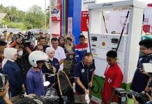 Pertamina: Energi Mengalir Hingga ke Ujung Negeri, Membawa Cahaya Kemajuan Bupati Natuna Wan Siswandi bersama Unsur Pejabat BPH Migas dan PT Pertamina Patra Niaga menyaksikan meresmian SPBU, BBM Satu Harga di Desa Kelarik Kecamatan Bunguran Utara, Kabupaten Natuna, Kepulauan Riau (Kepri), Kamis (24/8/2023).